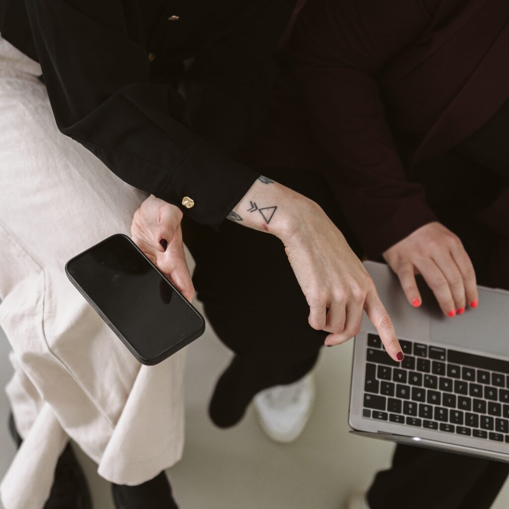 Das SOCIAL Boutique Team bei der Arbeit